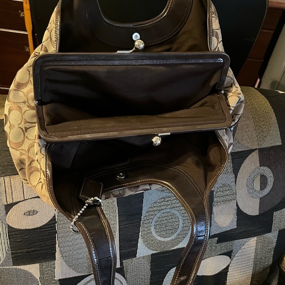 Coach shoulder purse - Picture 6 of 6